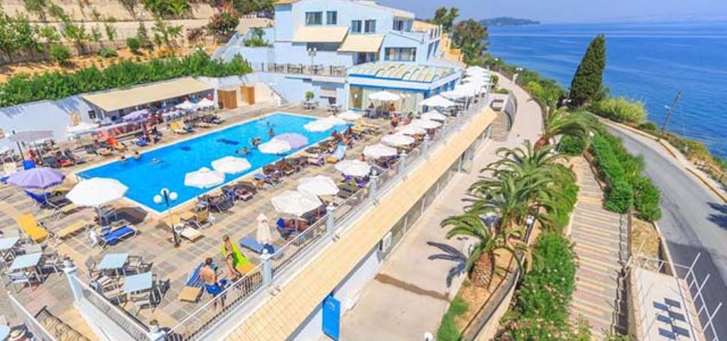 Στο "σφυρί" ξενοδοχείο στις Μπενίτσες της Κέρκυρας  Στο "σφυρί" ξενοδοχείο στις Μπενίτσες της Κέρκυρας